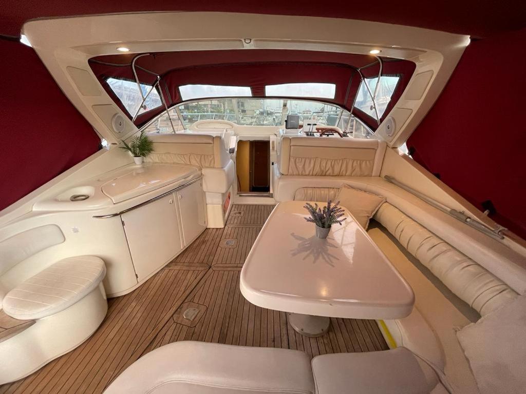 Cozy Yacht Lodge In Barcelona With Boat Tour Option Sant Adria de Besos Exteriér fotografie