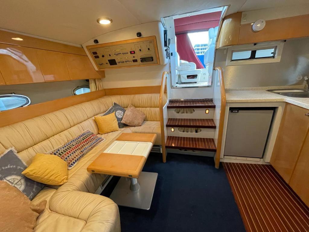 Cozy Yacht Lodge In Barcelona With Boat Tour Option Sant Adria de Besos Exteriér fotografie