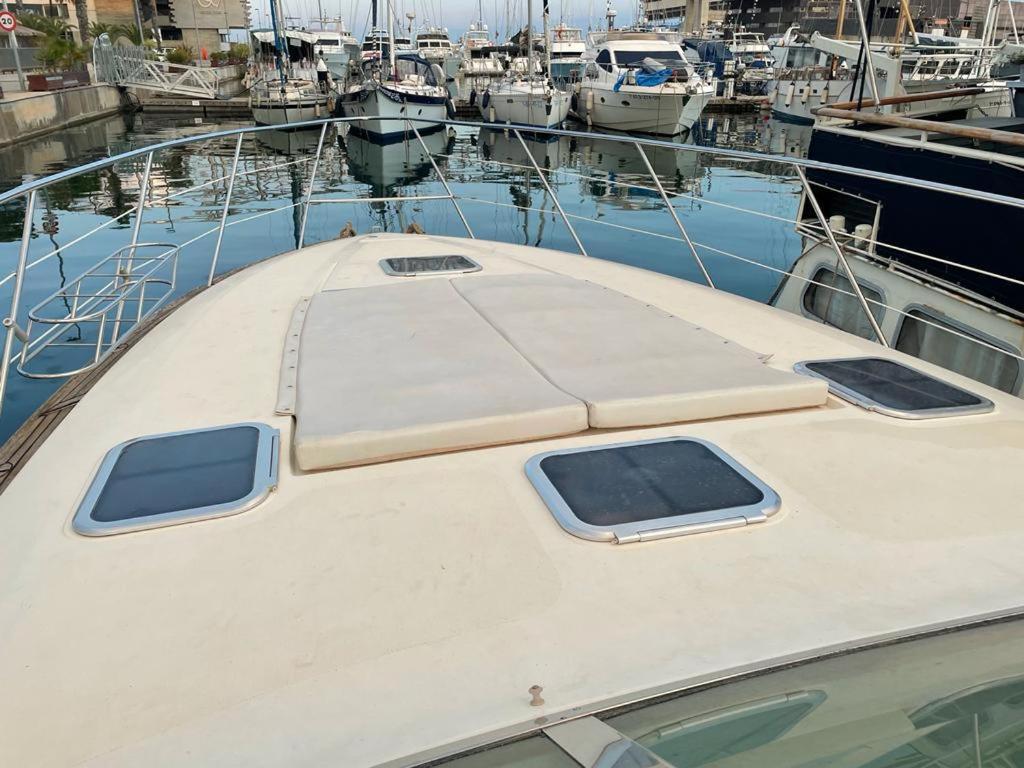 Cozy Yacht Lodge In Barcelona With Boat Tour Option Sant Adria de Besos Exteriér fotografie