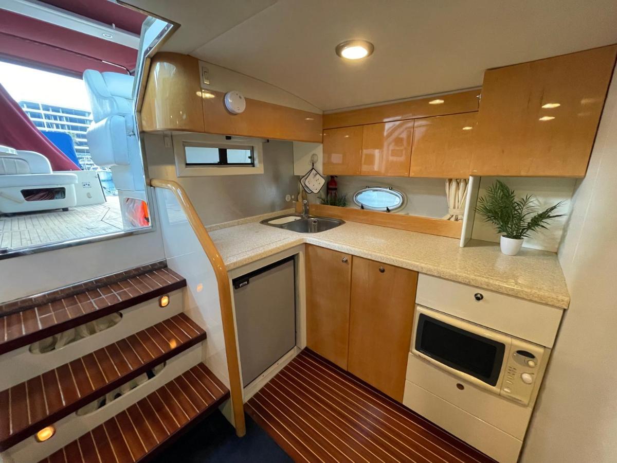 Cozy Yacht Lodge In Barcelona With Boat Tour Option Sant Adria de Besos Exteriér fotografie