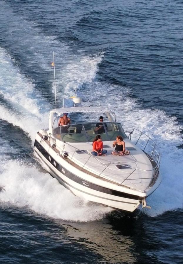 Cozy Yacht Lodge In Barcelona With Boat Tour Option Sant Adria de Besos Exteriér fotografie