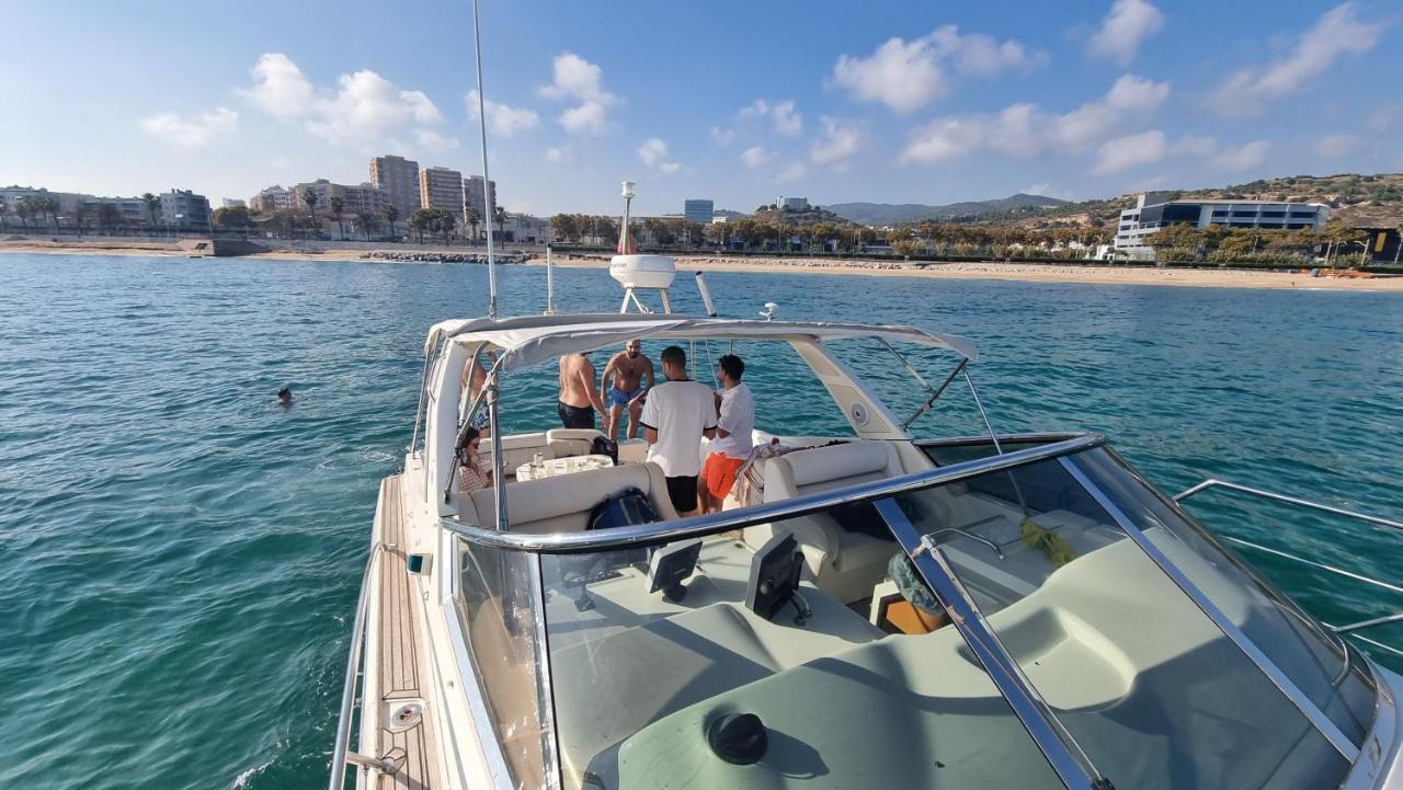 Cozy Yacht Lodge In Barcelona With Boat Tour Option Sant Adria de Besos Exteriér fotografie